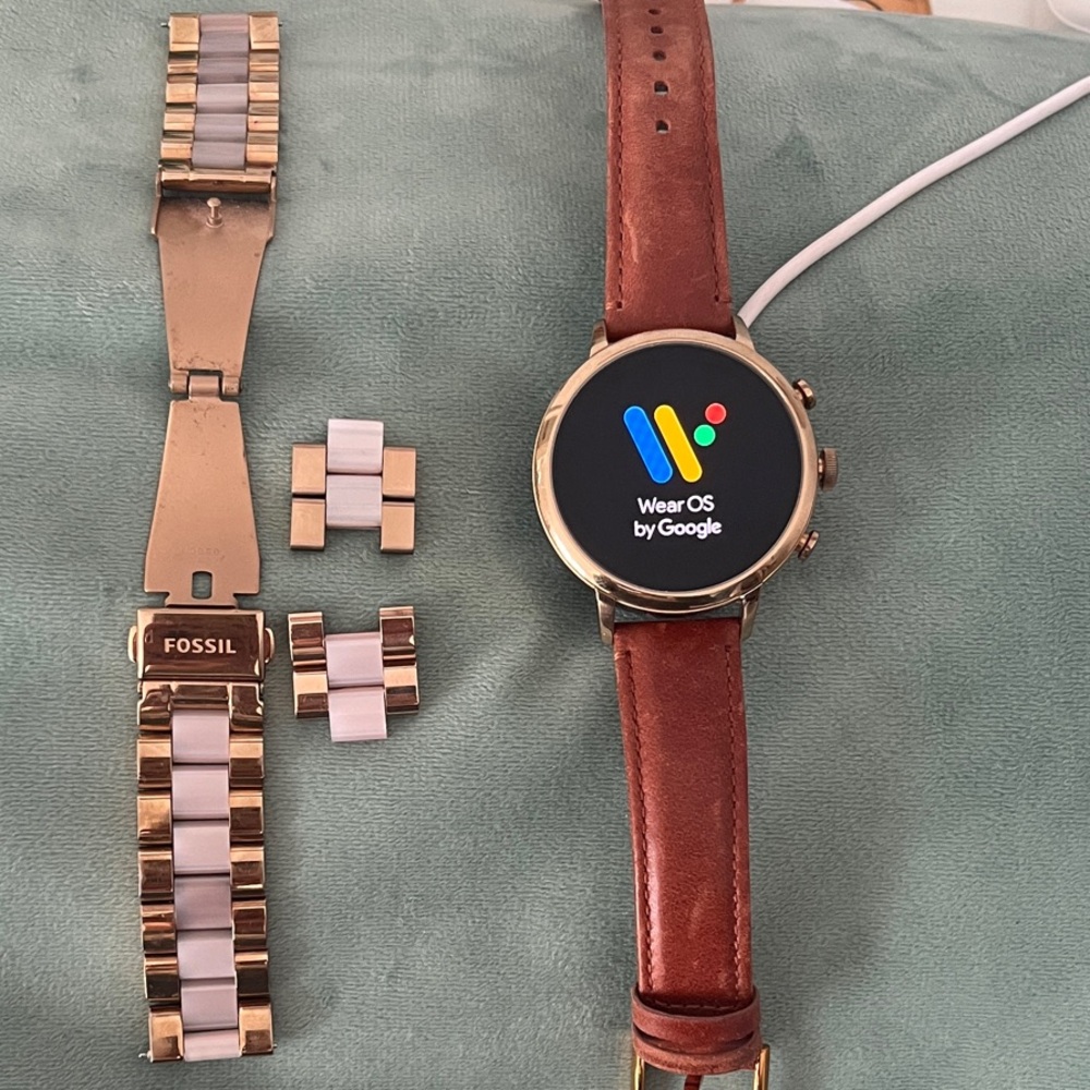 Fossil Smartwatch with Brown Leather and Gold-Tone Links